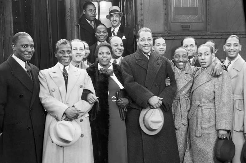 Duke Ellington and his band in wool overcoats and tailored dress signify celebrity status, Los Angeles, 1934. Courtesy of Bettmann/CORBIS.